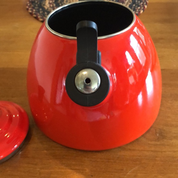 Le Creuset whistle tea pot, bright orange! - Picture 4 of 5